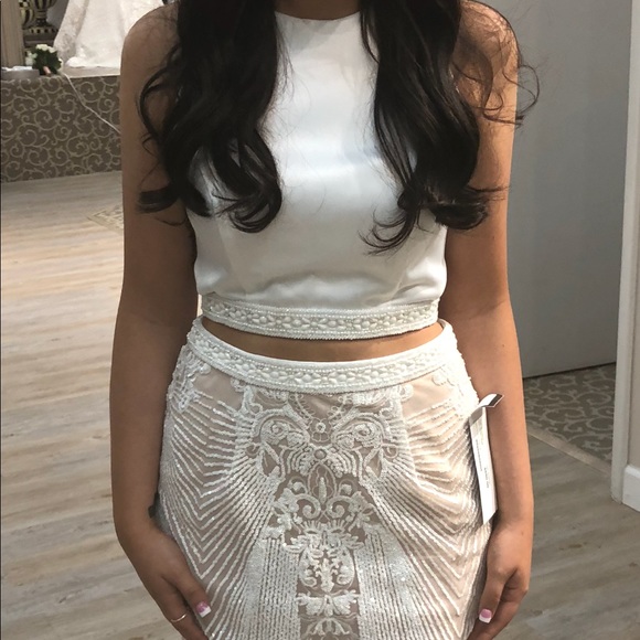 Two piece beaded wedding dress. Never worn - Picture 2 of 8